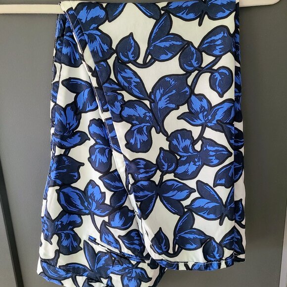 Banana Republic Women’s Floral Blue Print Cropped Pants Size 10 - Picture 4 of 7